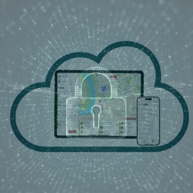 Illustration einer Cloud-Infrastruktur für Pflegedienste. Eine große Umriss-Wolke, die Sicherheit und Vernetzung symbolisiert, enthält ein Tablet und ein Smartphone. Auf den Bildschirmen sind eine Karte mit Standortmarkierungen (wahrscheinlich Pflegerouten oder Patientenstandorte) sowie Listen von Personen zu sehen. Ein großes, transparentes Vorhängeschloss mit einem Schlüsselloch liegt über den Geräten, um die Datensicherheit und den Schutz der vertraulichen Informationen (Patientendaten, Routenplanung) in der Cloud hervorzuheben. Der Hintergrund zeigt ein dichtes, abstraktes Netzwerk aus Punkten und Linien.